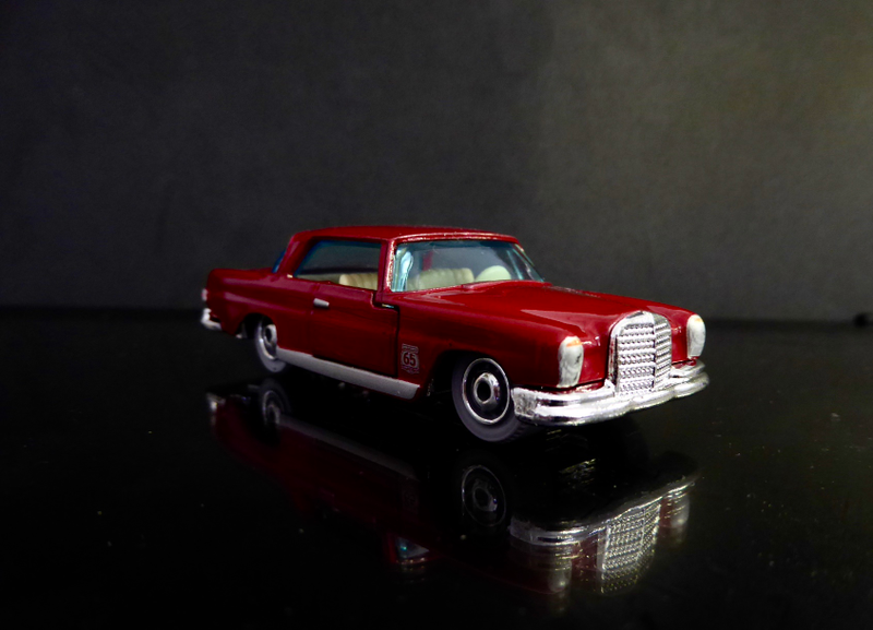 Illustration for article titled Hot Sixty 4th: Teutonic Tuesday with a Matchbox Mercedes with opening parts